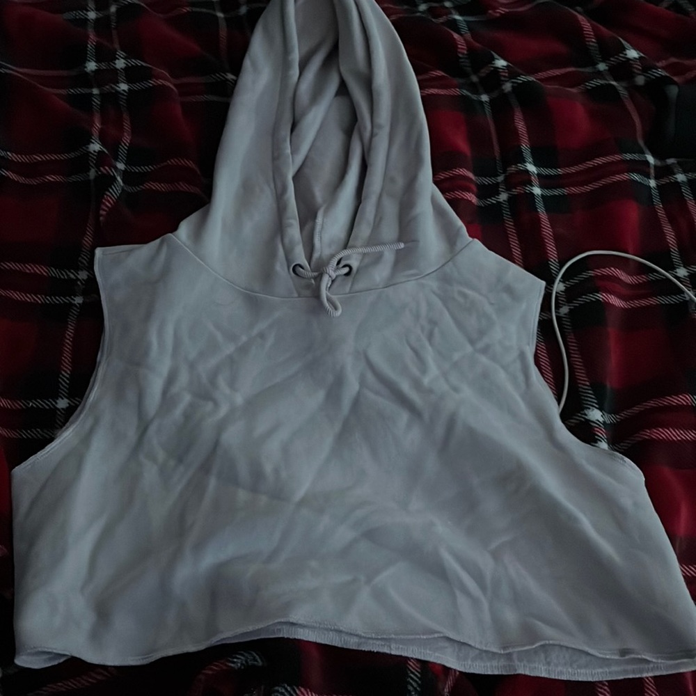 sleeveless sweatshirt